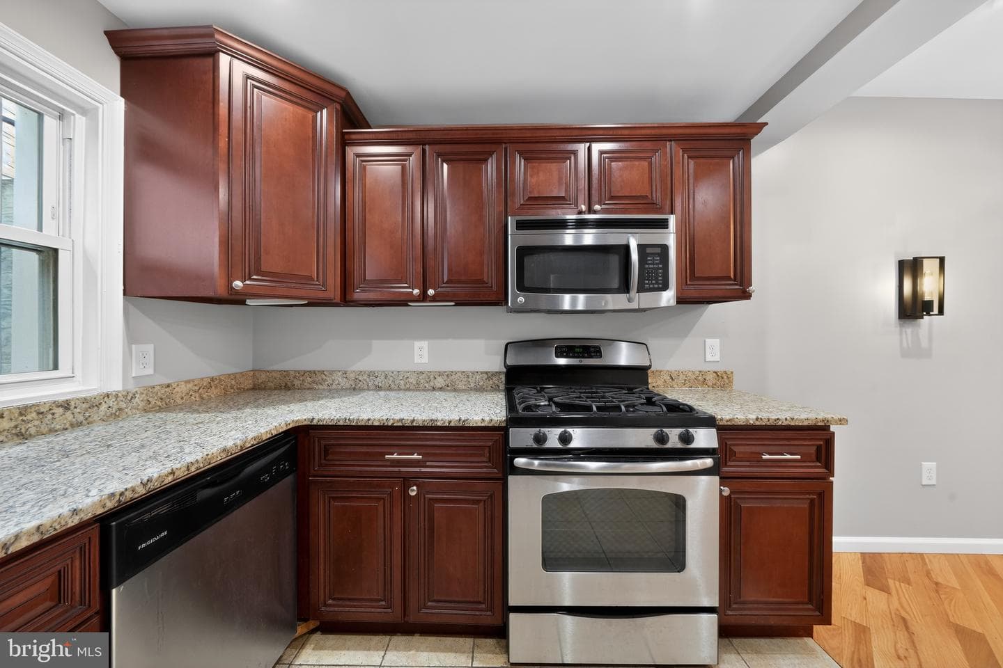 2448 Amber Street photo 16