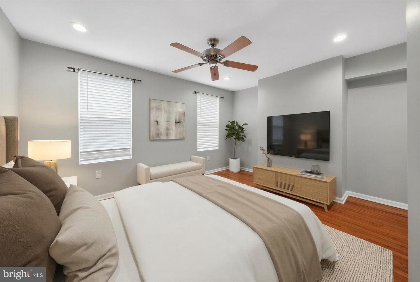 2448 Amber Street photo 4