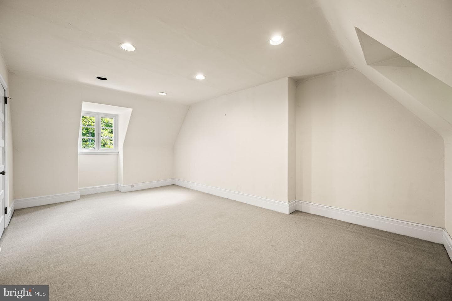 7700 Lincoln Drive photo 32