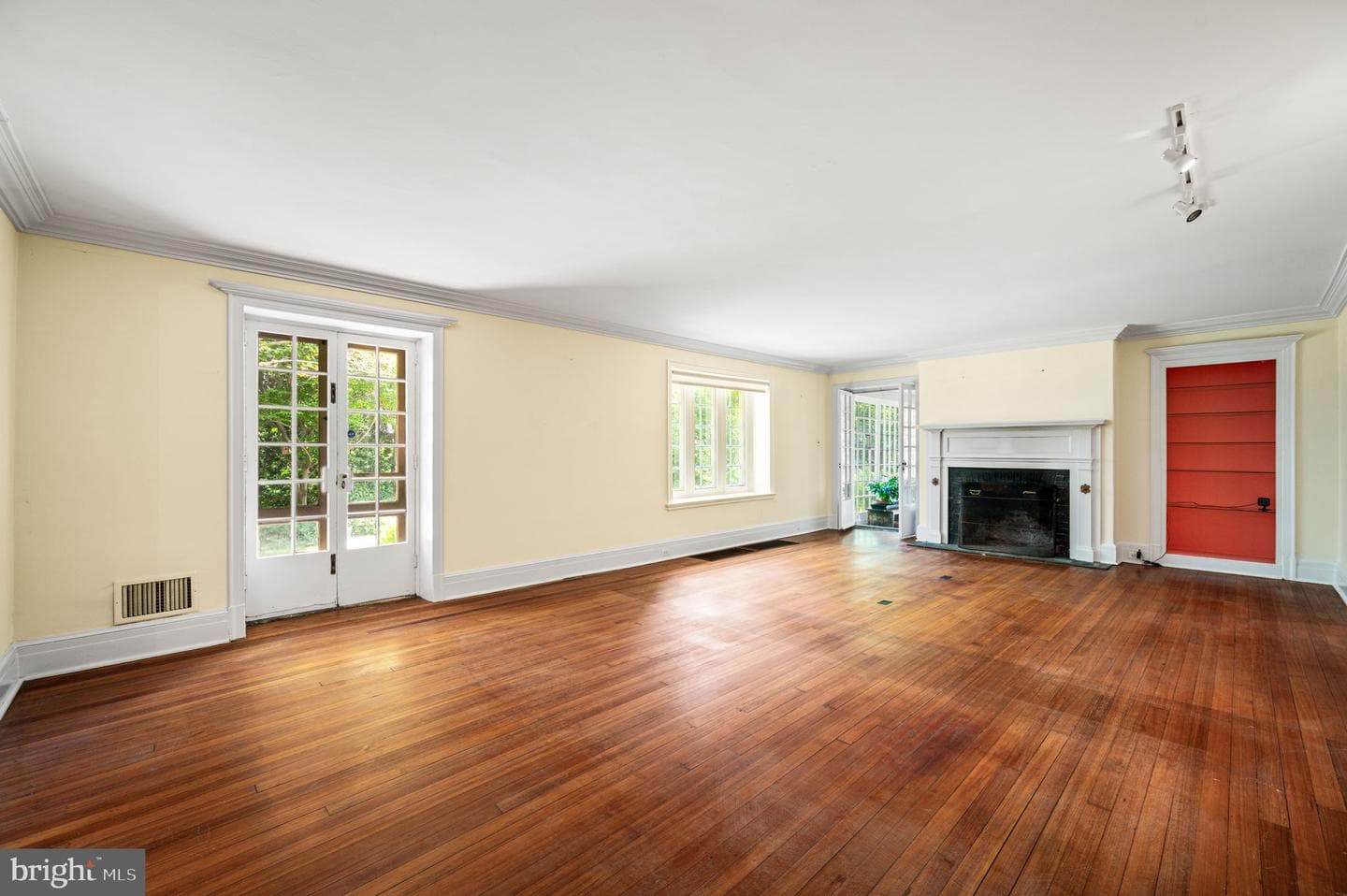 7700 Lincoln Drive photo 9