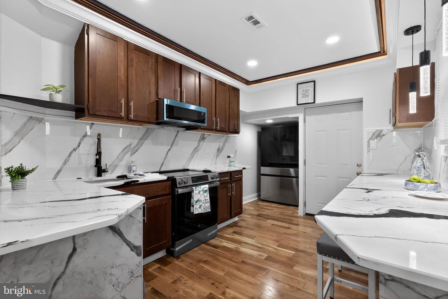 1853 W Juniata Street photo 9