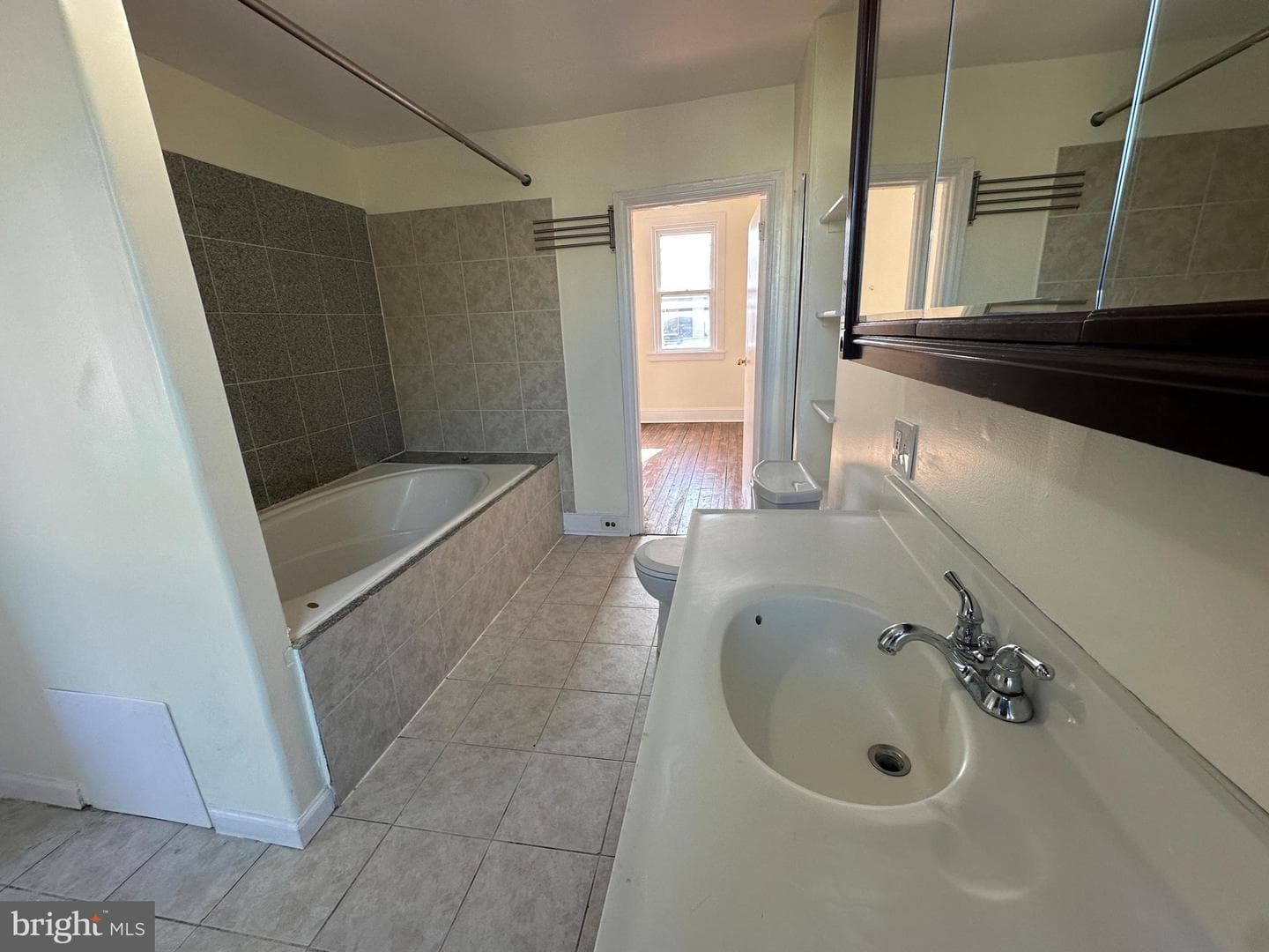 1607 Wharton Street photo 39