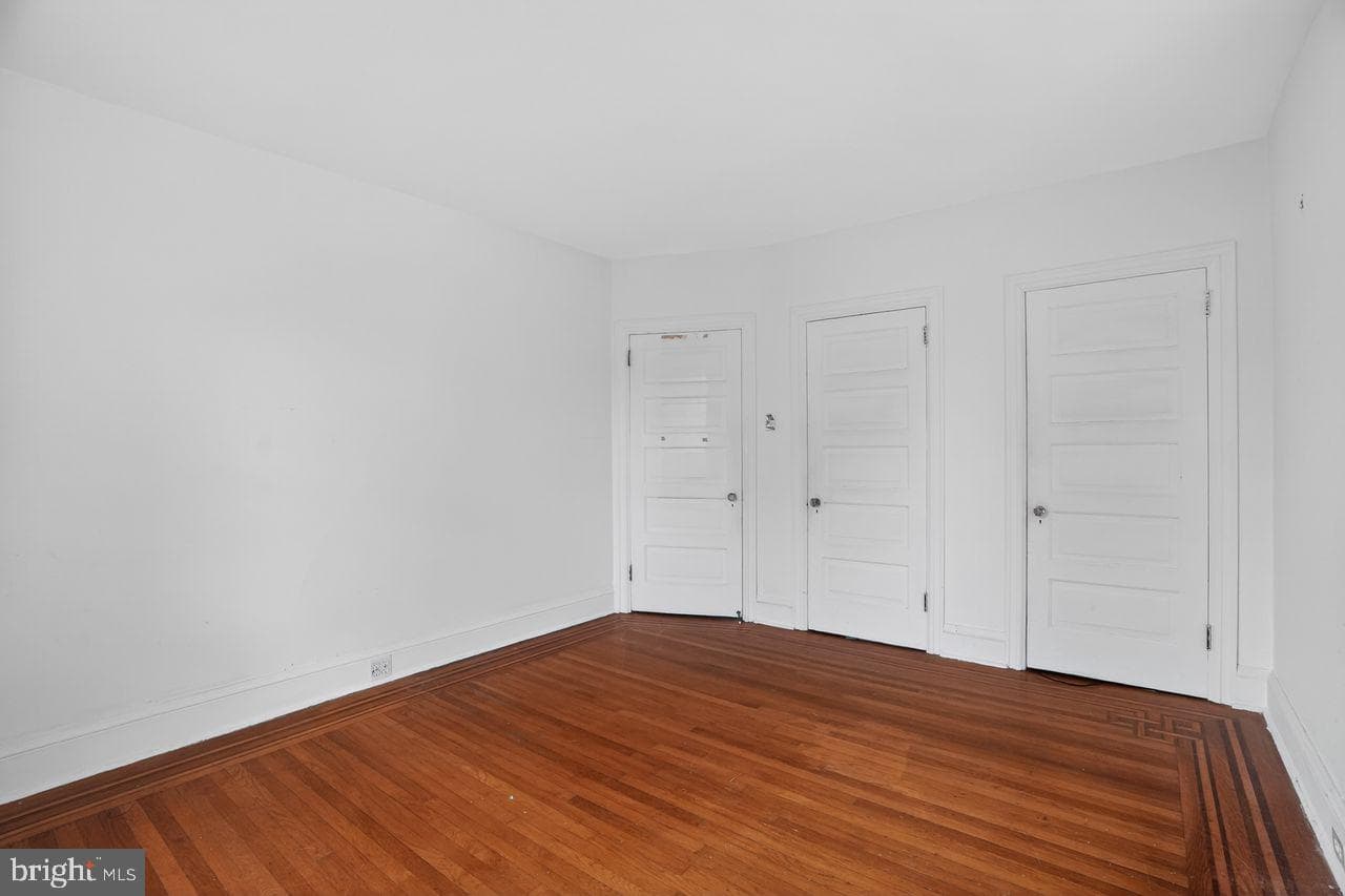 6393 Woodbine Avenue photo 18