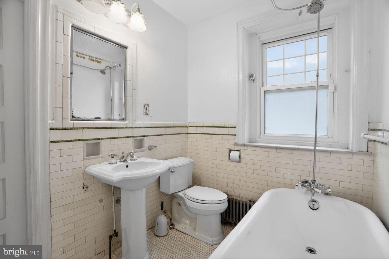 6393 Woodbine Avenue photo 30