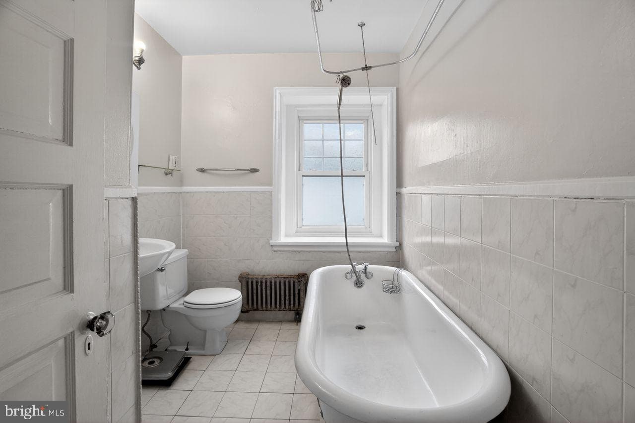 6393 Woodbine Avenue photo 31