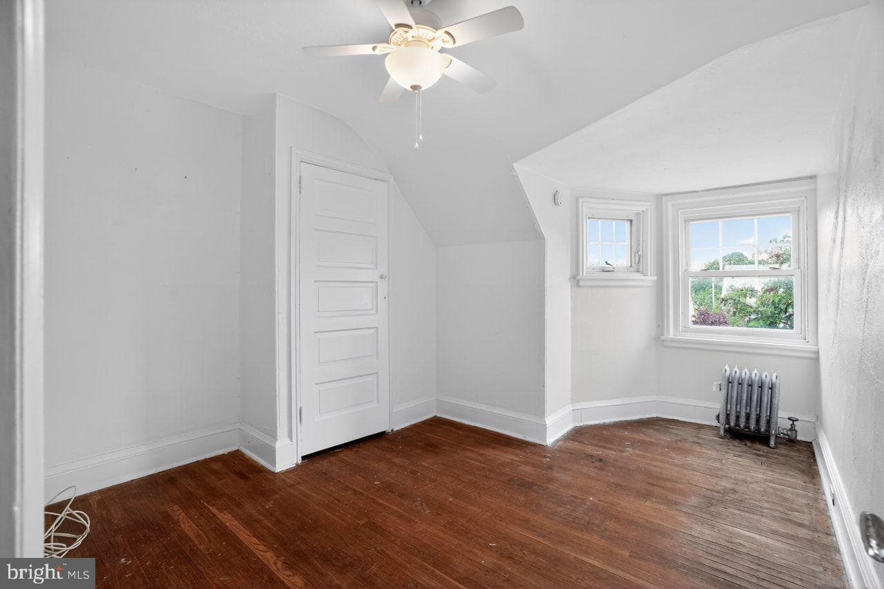 6393 Woodbine Avenue photo 36