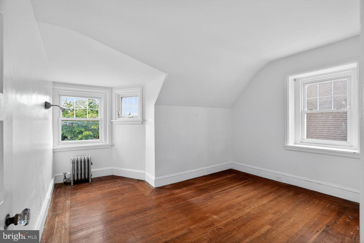 6393 Woodbine Avenue photo 37