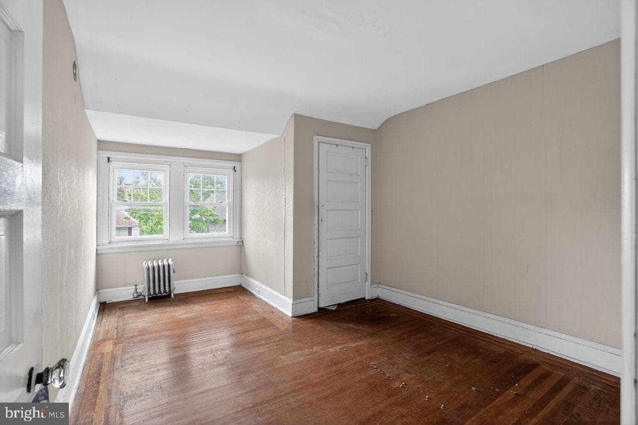 6393 Woodbine Avenue photo 38