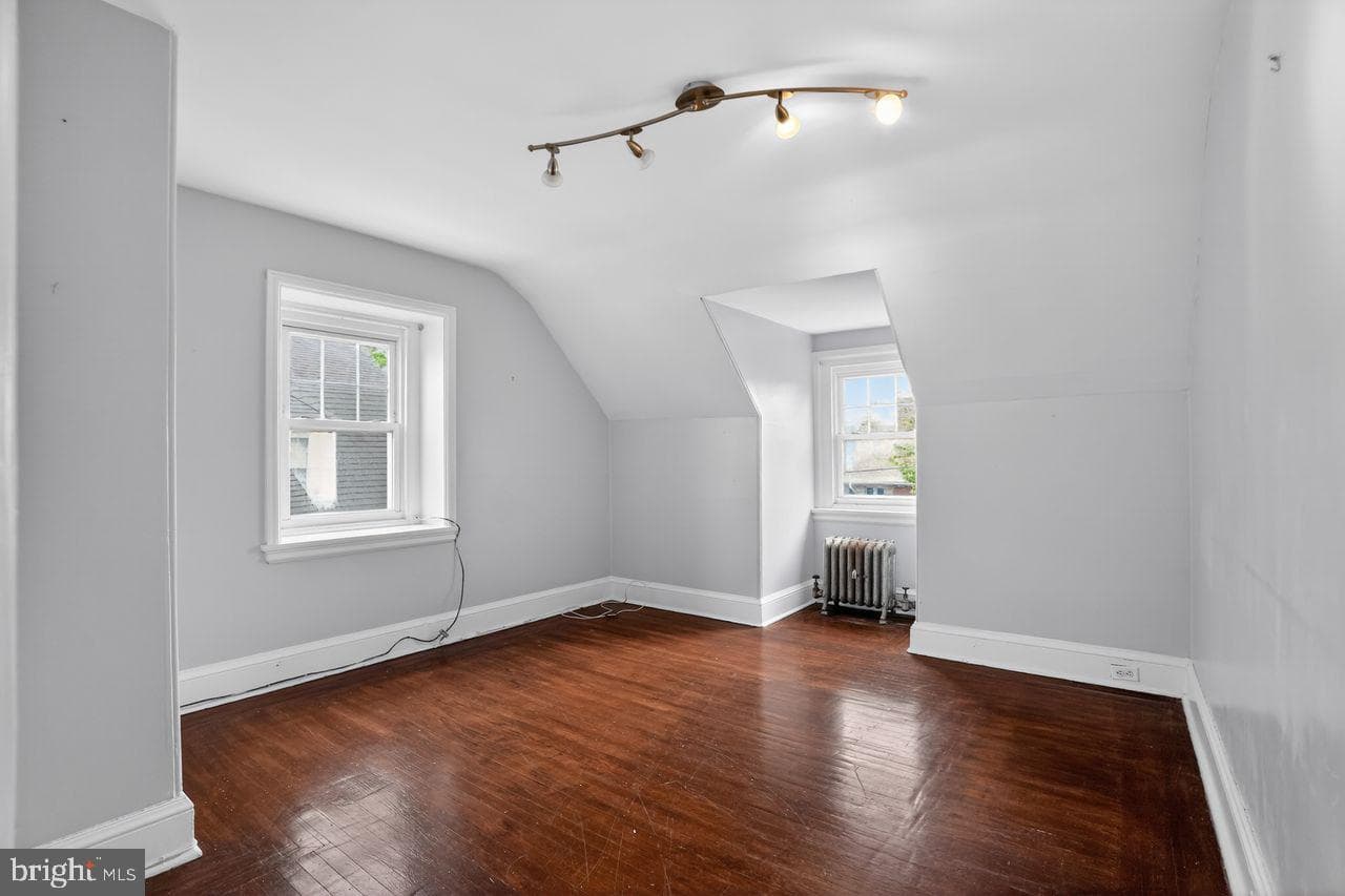 6393 Woodbine Avenue photo 39