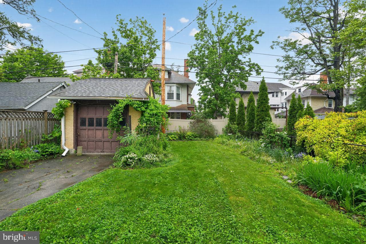 6393 Woodbine Avenue photo 4