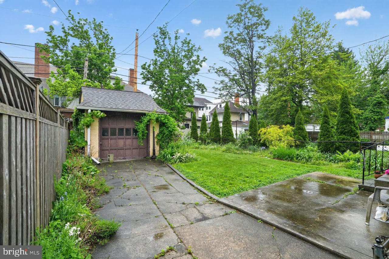 6393 Woodbine Avenue photo 6