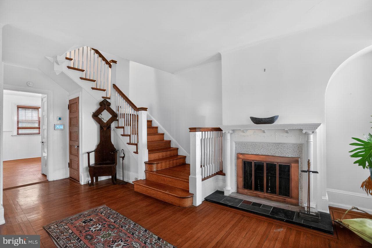 6393 Woodbine Avenue photo 8