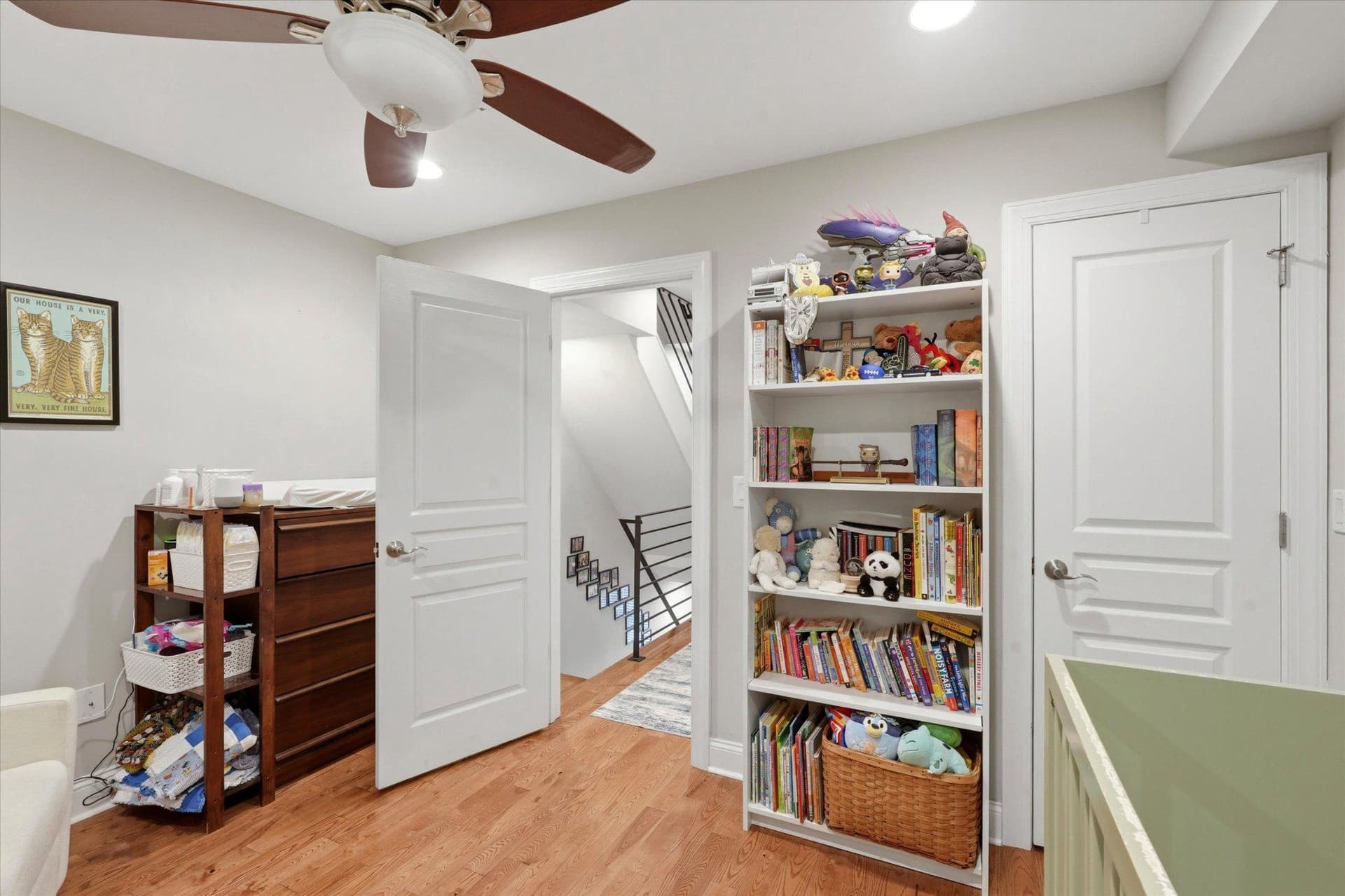 2207 E Oakdale photo 13