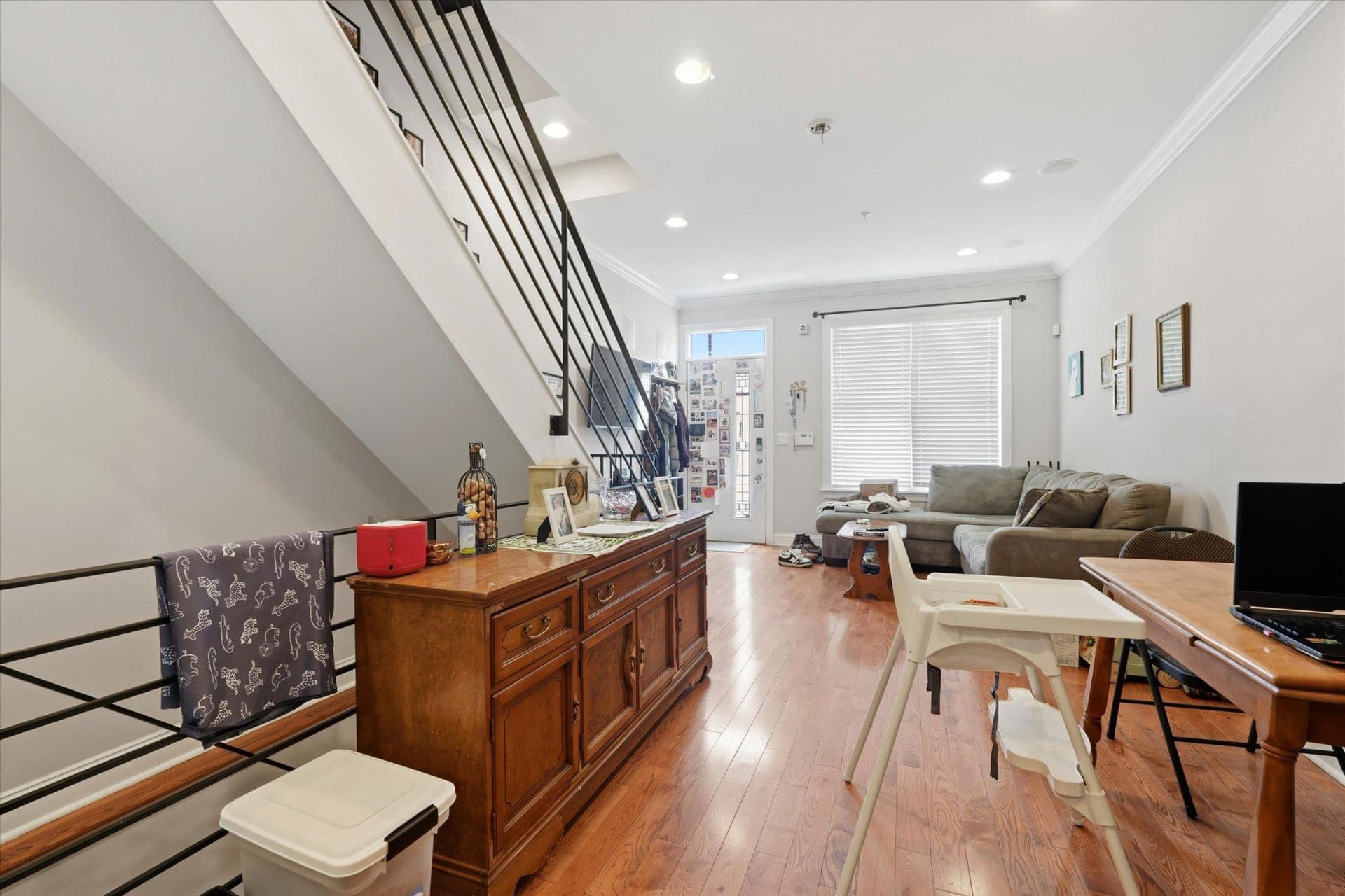 2207 E Oakdale photo 4
