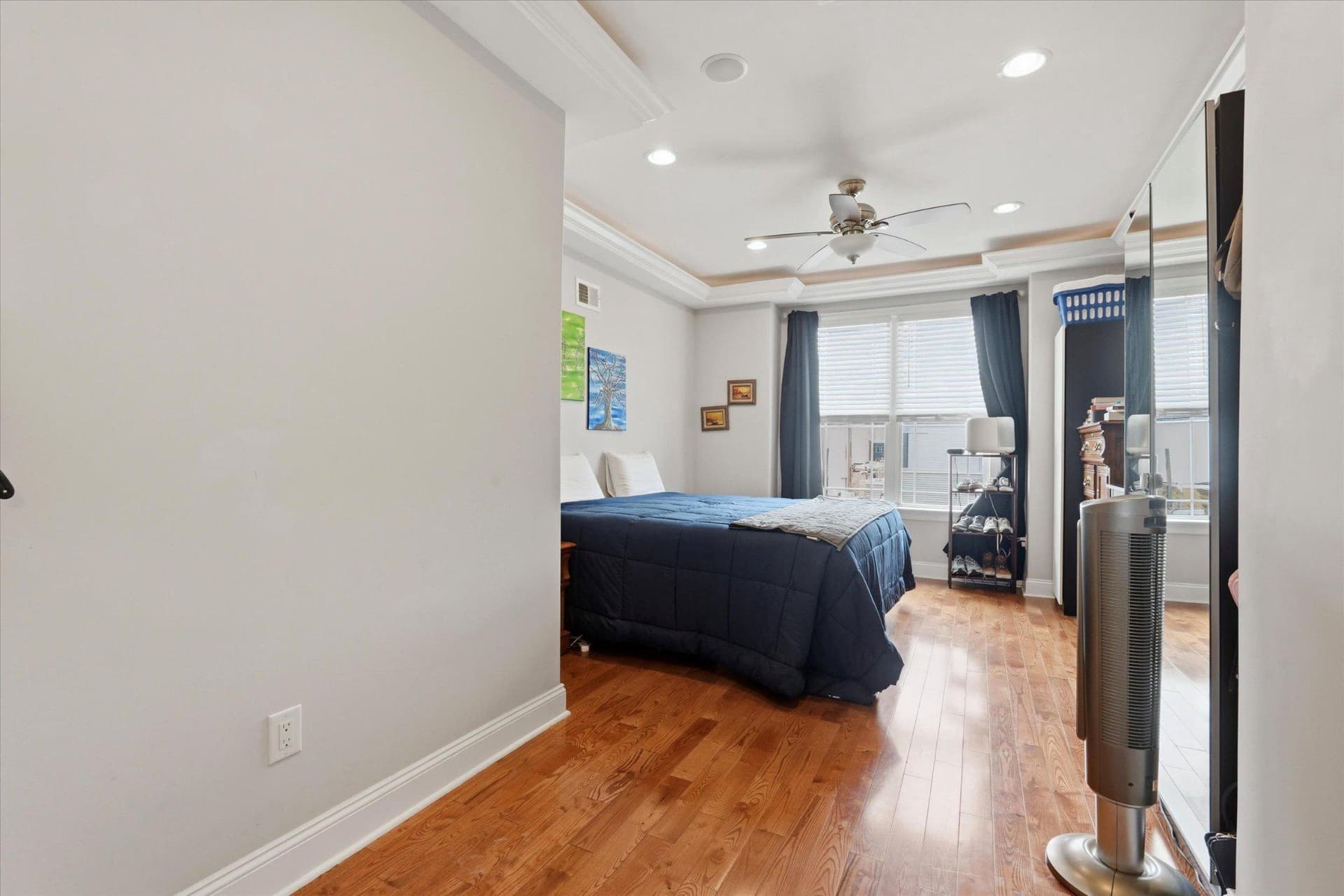 2207 E Oakdale photo 6