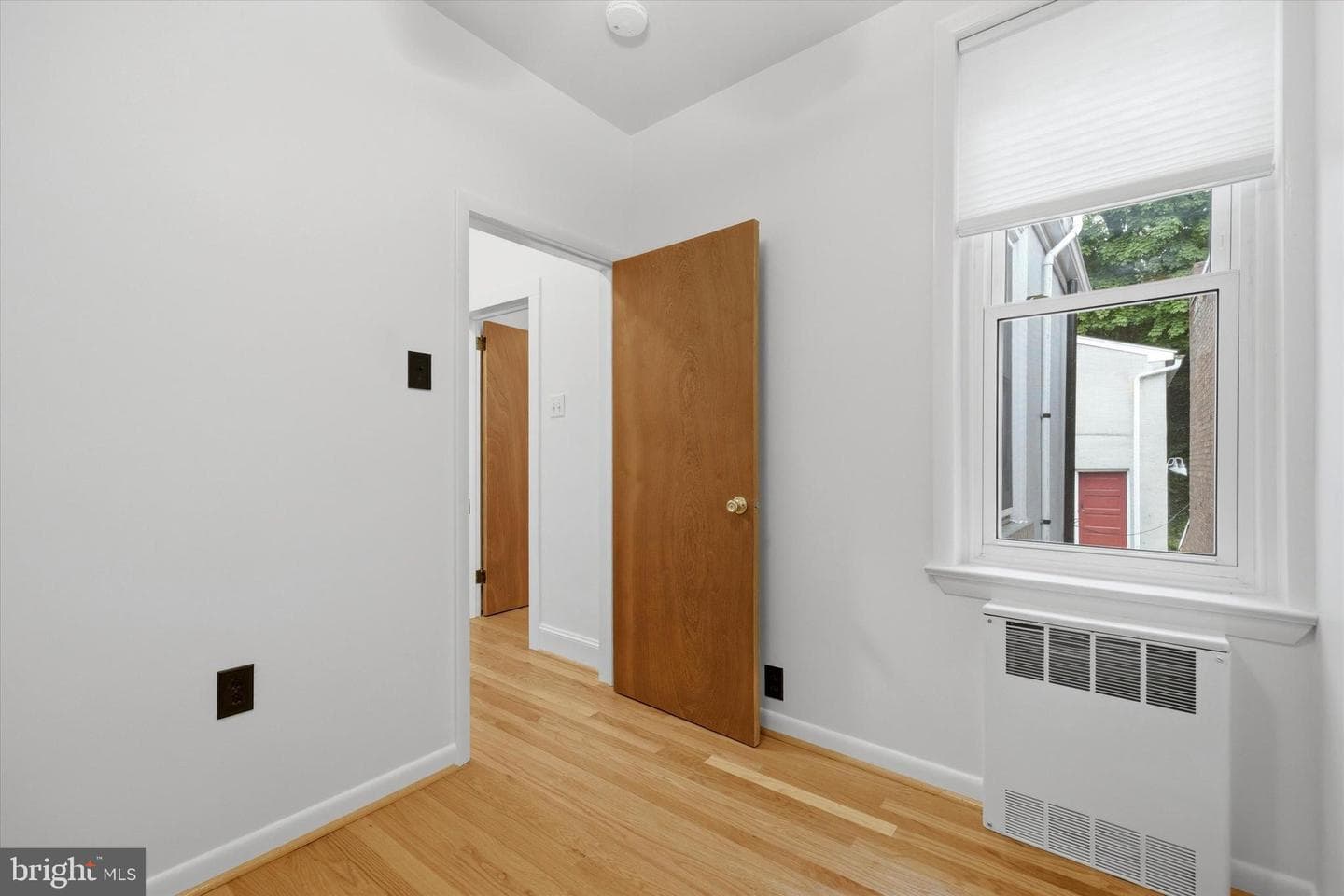 325 Leverington Avenue photo 11