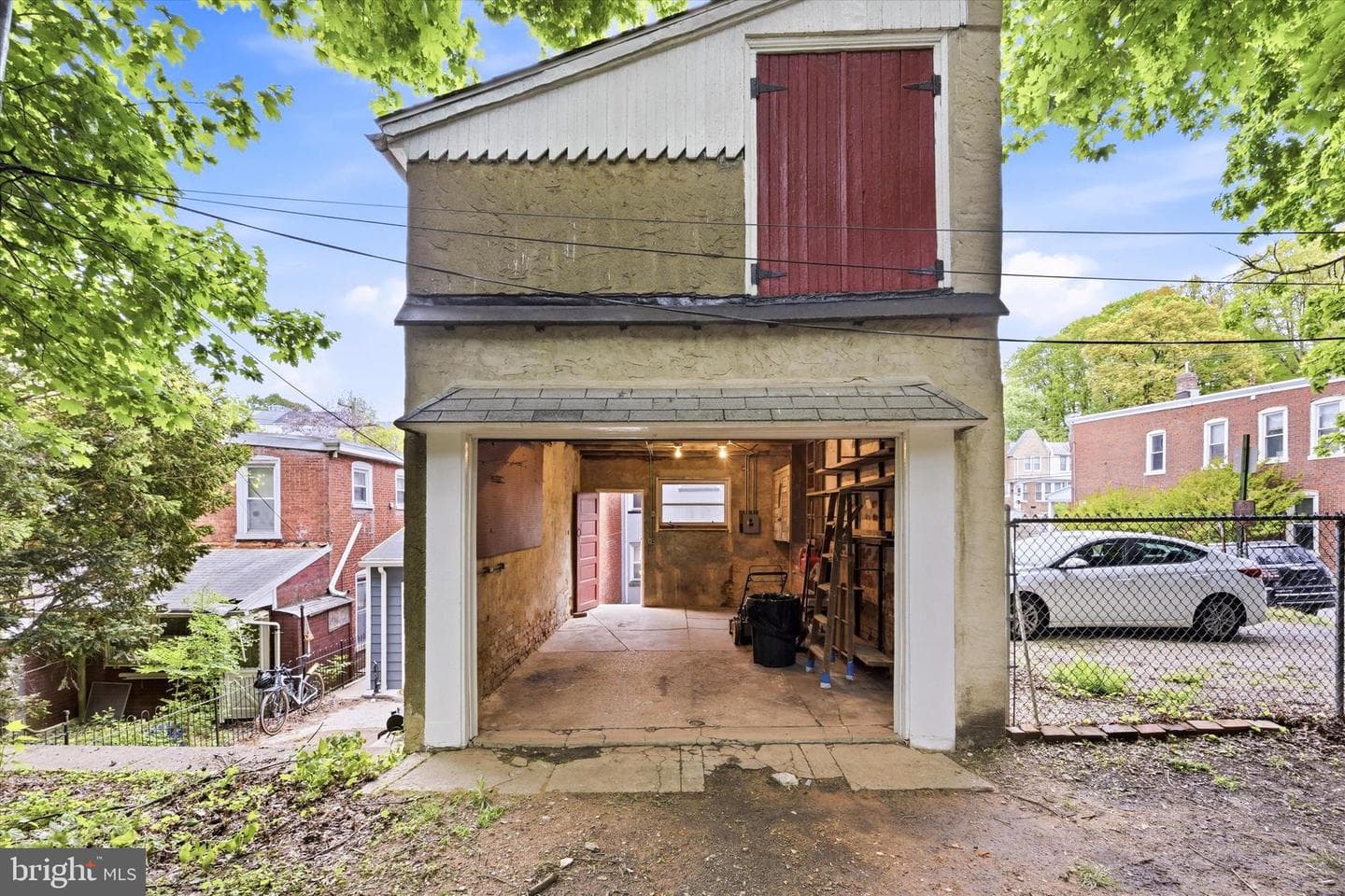 325 Leverington Avenue photo 2