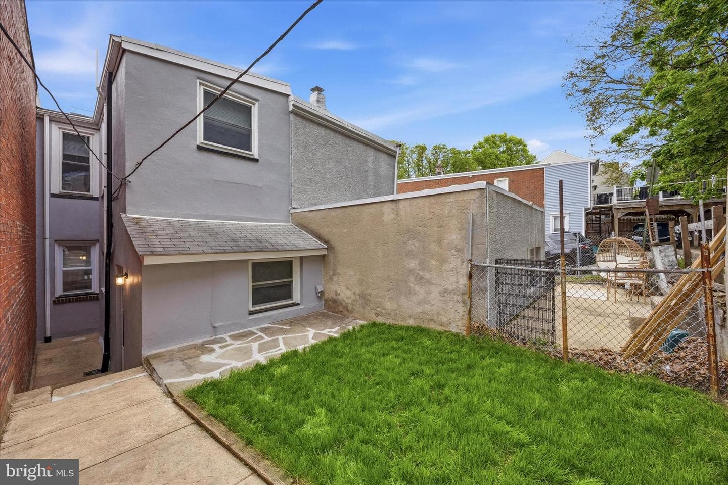 325 Leverington Avenue photo 25