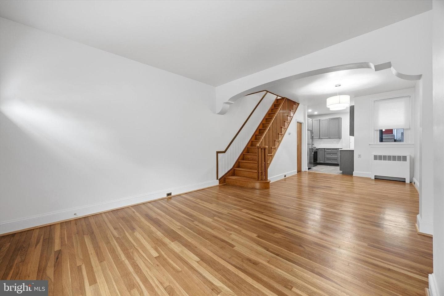 325 Leverington Avenue photo 3
