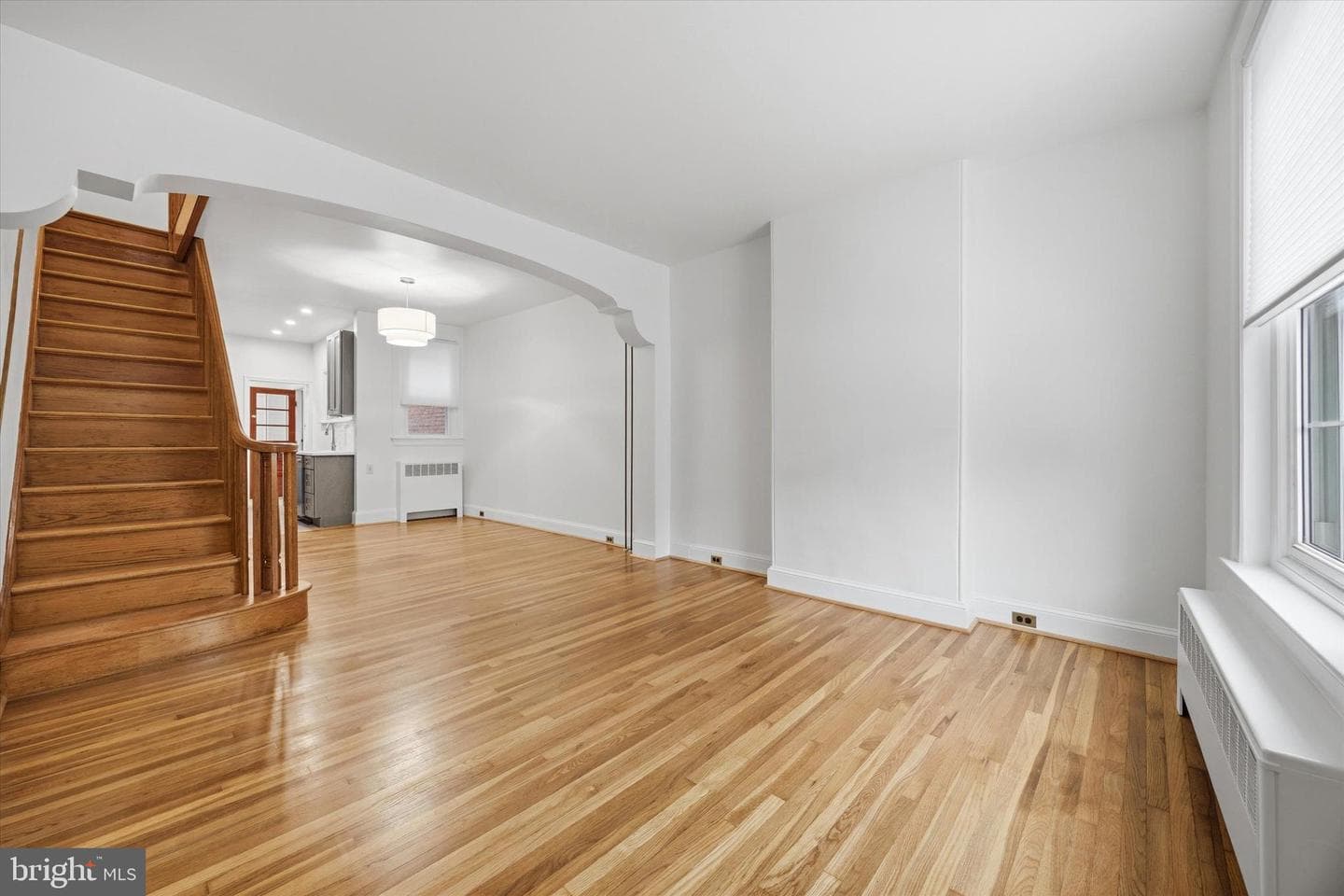 325 Leverington Avenue photo 4