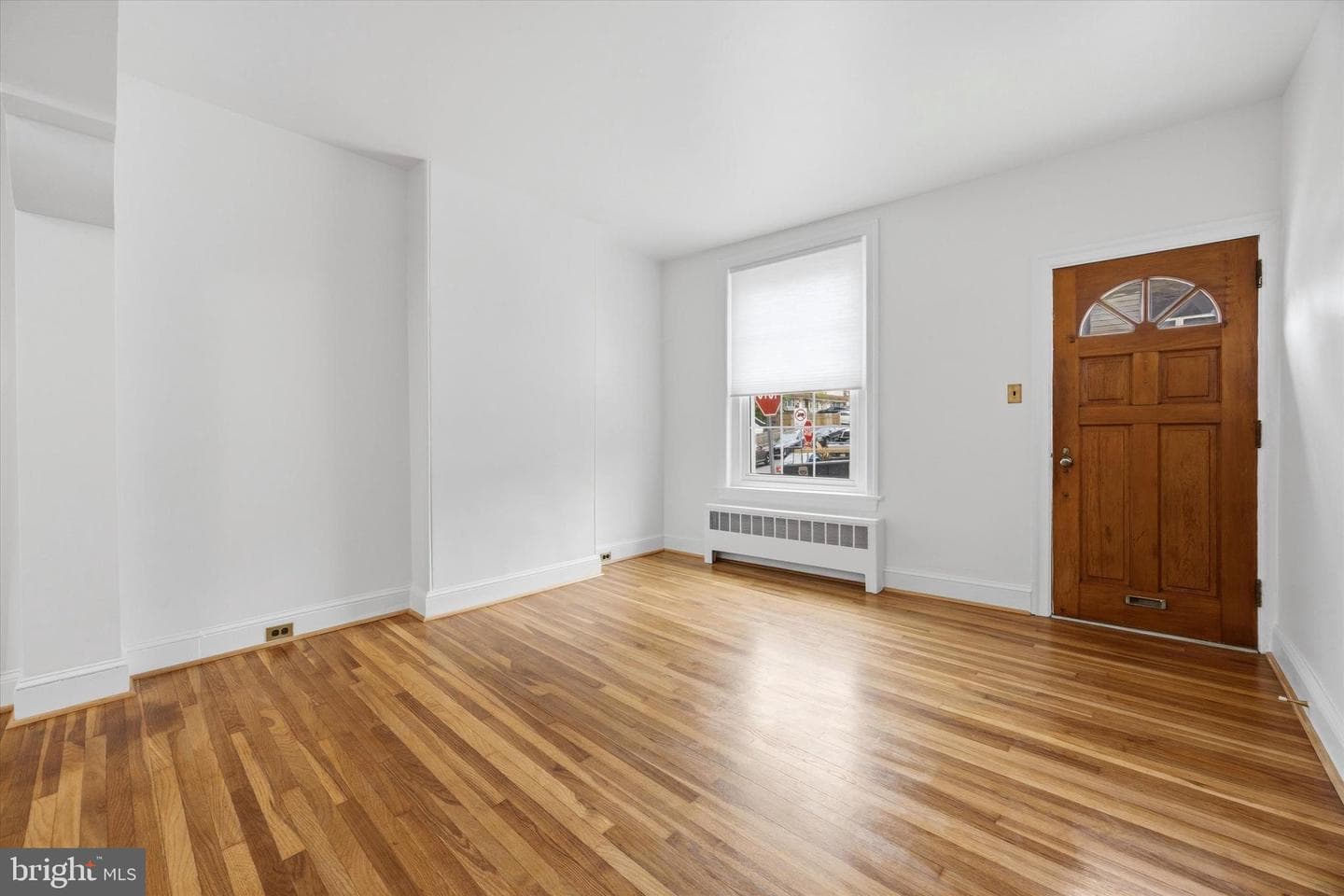 325 Leverington Avenue photo 5