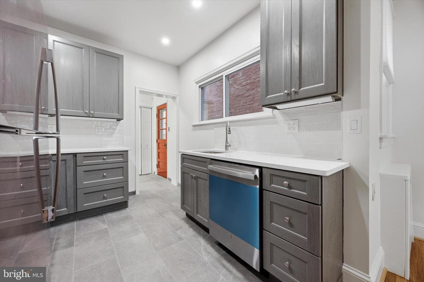 325 Leverington Avenue photo 9