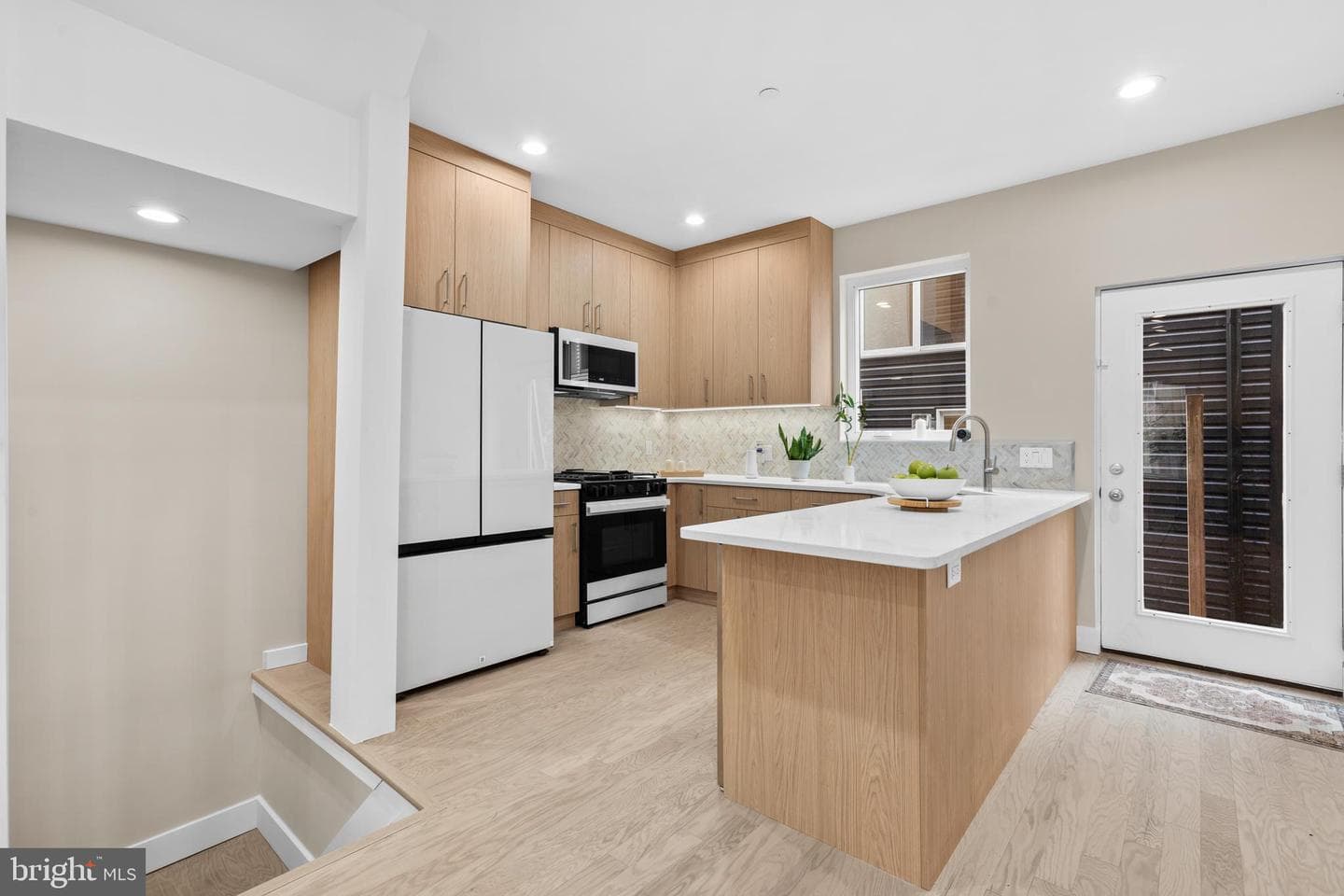 1032 S Randolph Street photo 9