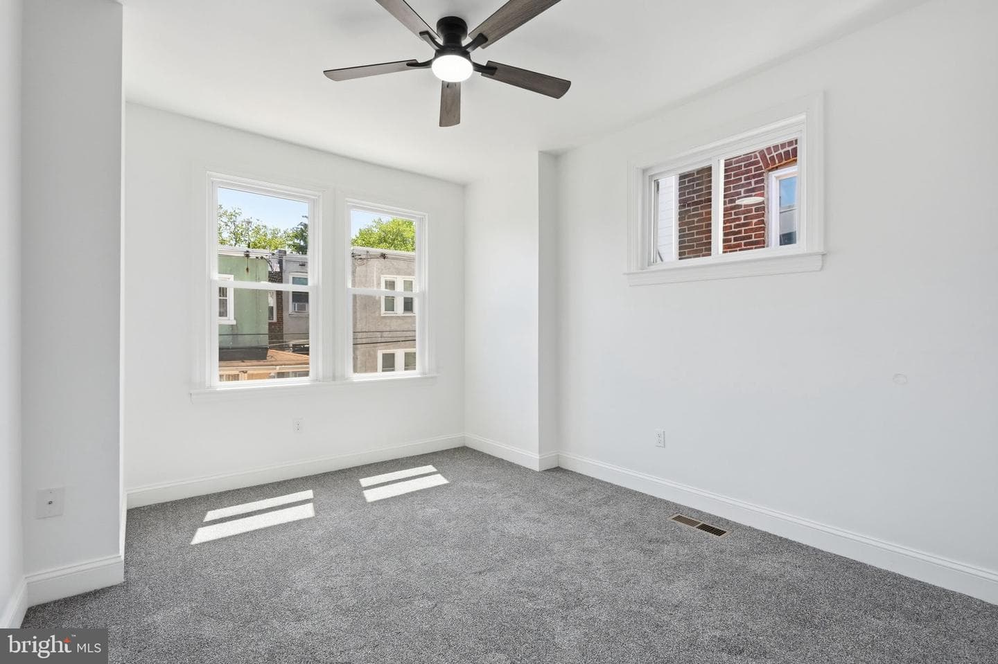 5754 W Oxford St photo 18