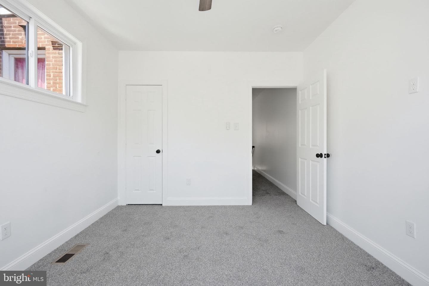 5754 W Oxford St photo 20