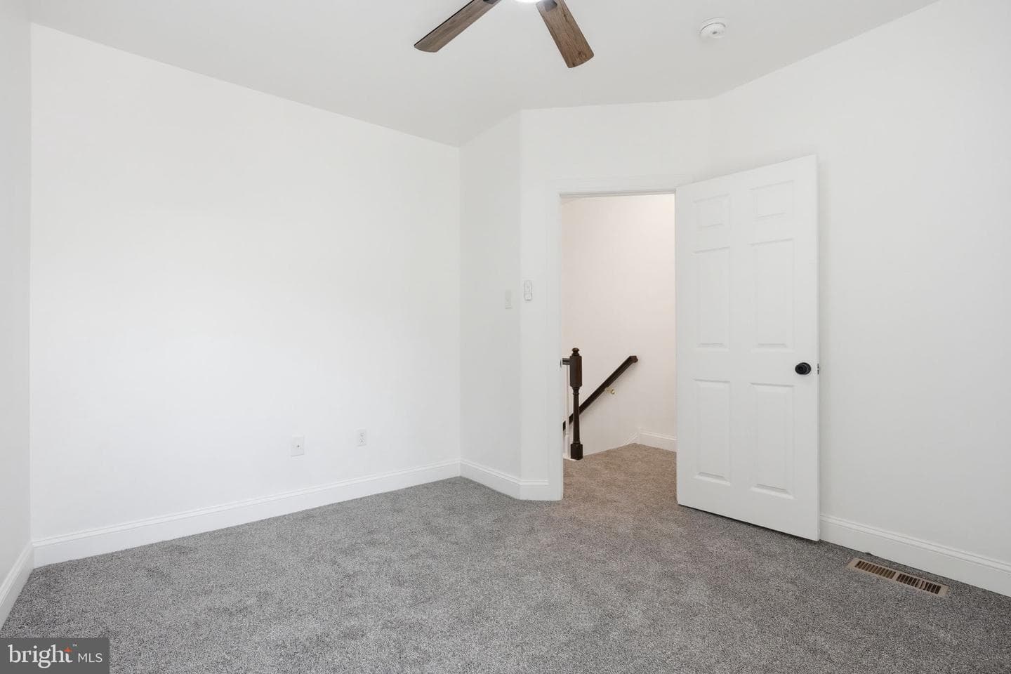 5754 W Oxford St photo 23