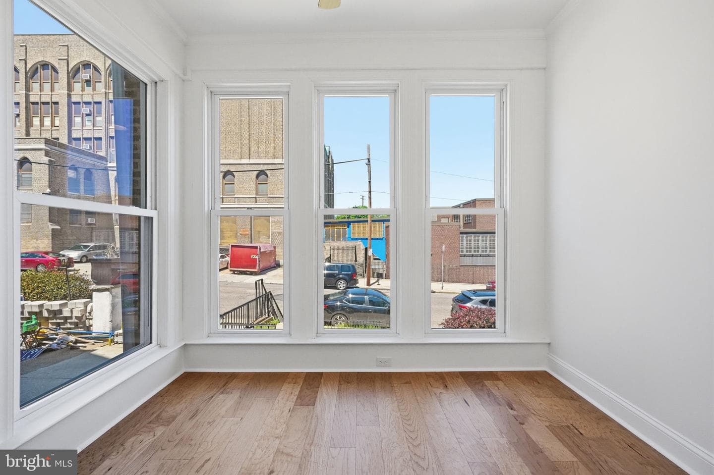 5754 W Oxford St photo 5