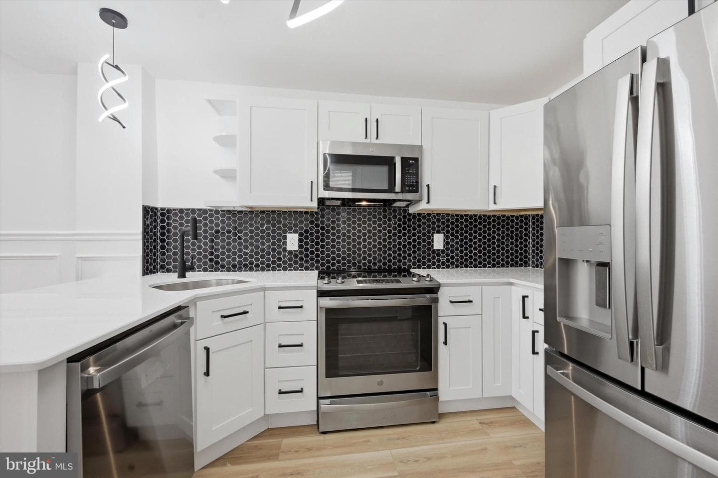 5551 Pemberton Street photo 12