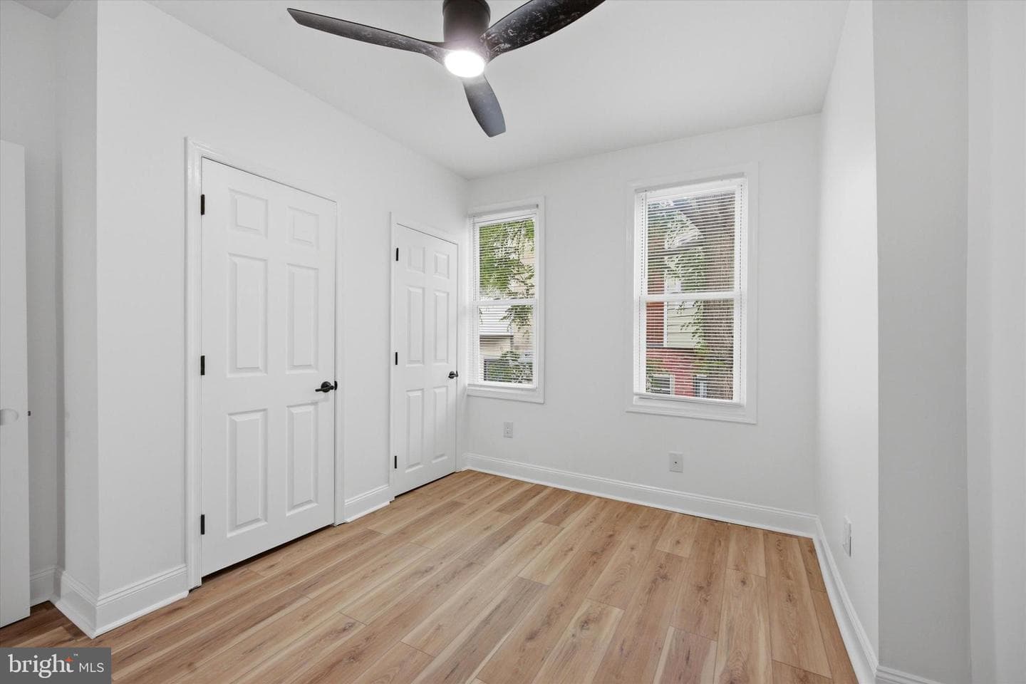 5551 Pemberton Street photo 29