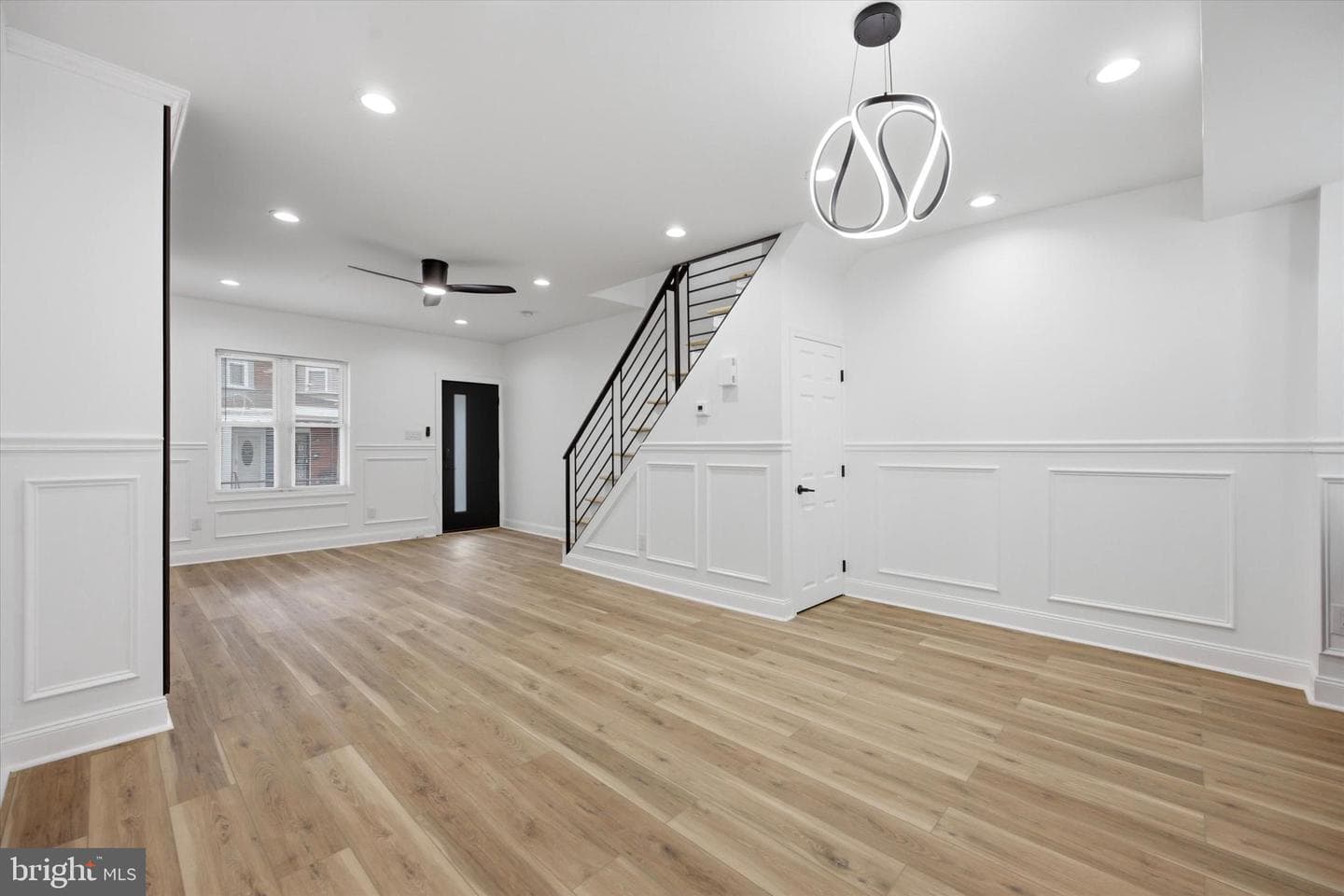 5551 Pemberton Street photo 4