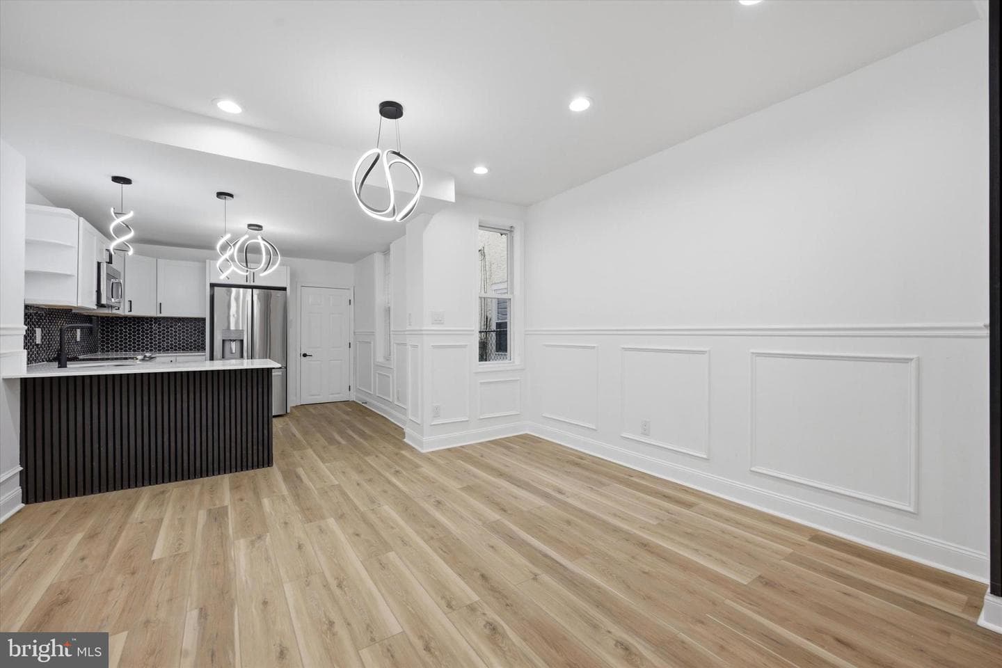 5551 Pemberton Street photo 8
