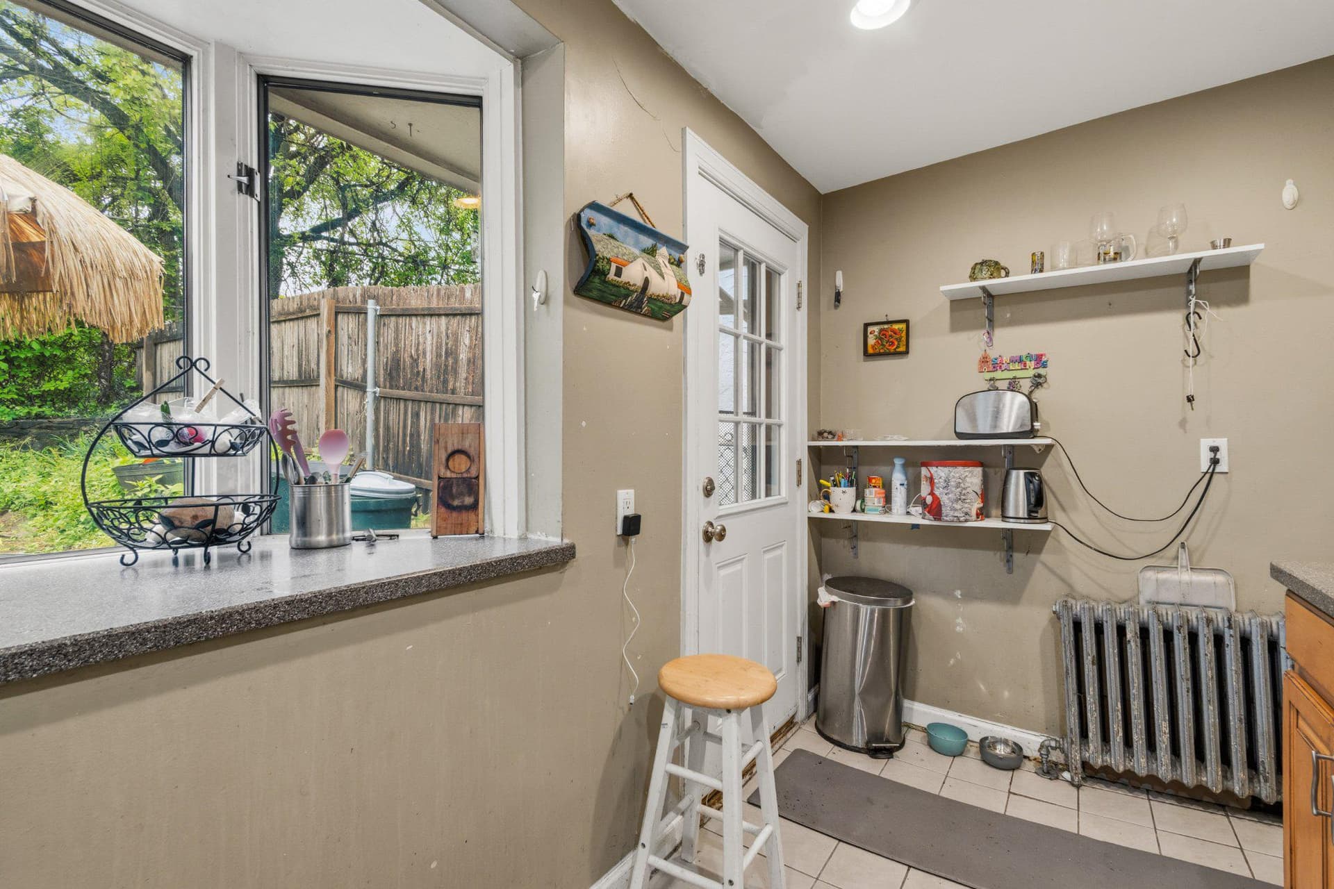 3693 Calumet Street photo 11