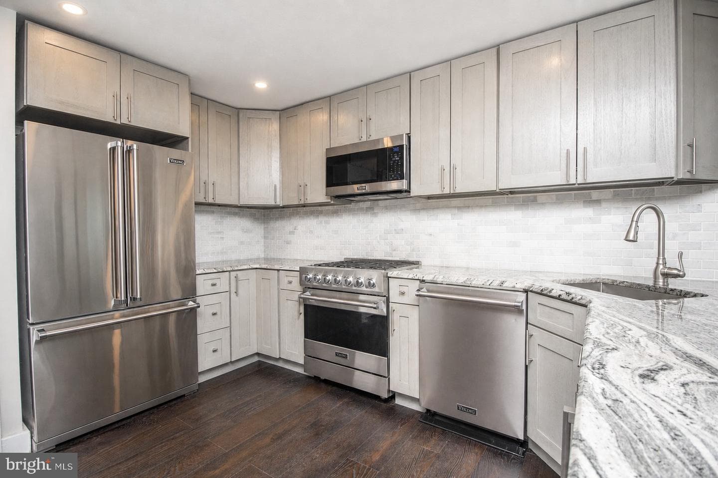 717 S Christopher Columbus Boulevard S #714 photo 9