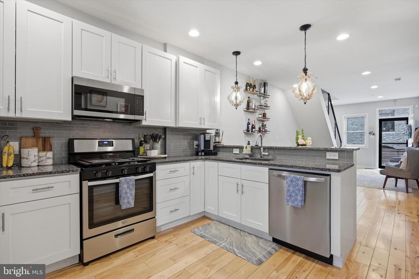 2512 Collins Street photo 2