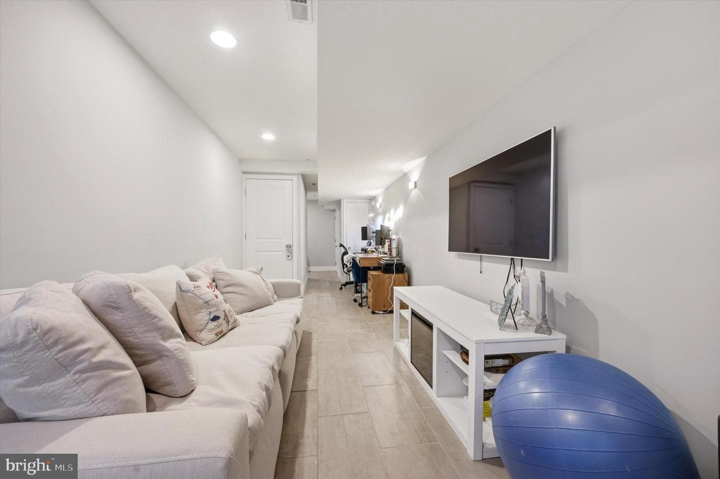 2512 Collins Street photo 3