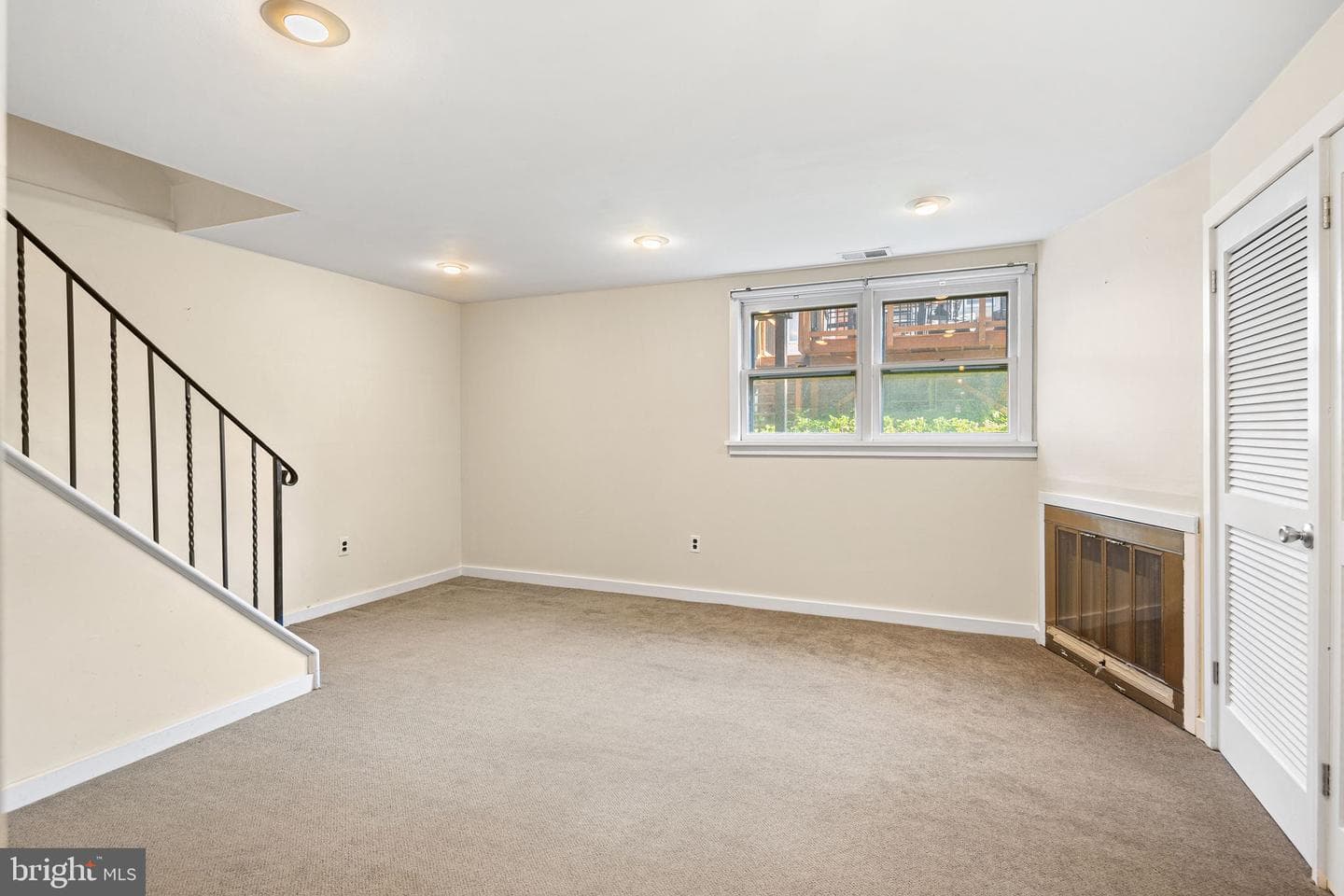217 Titan Street photo 12