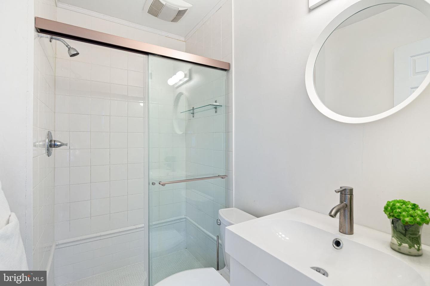 217 Titan Street photo 17