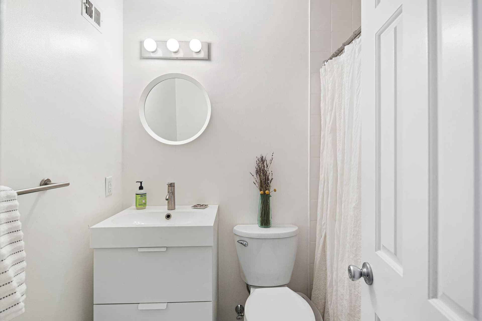 217 Titan Street photo 19