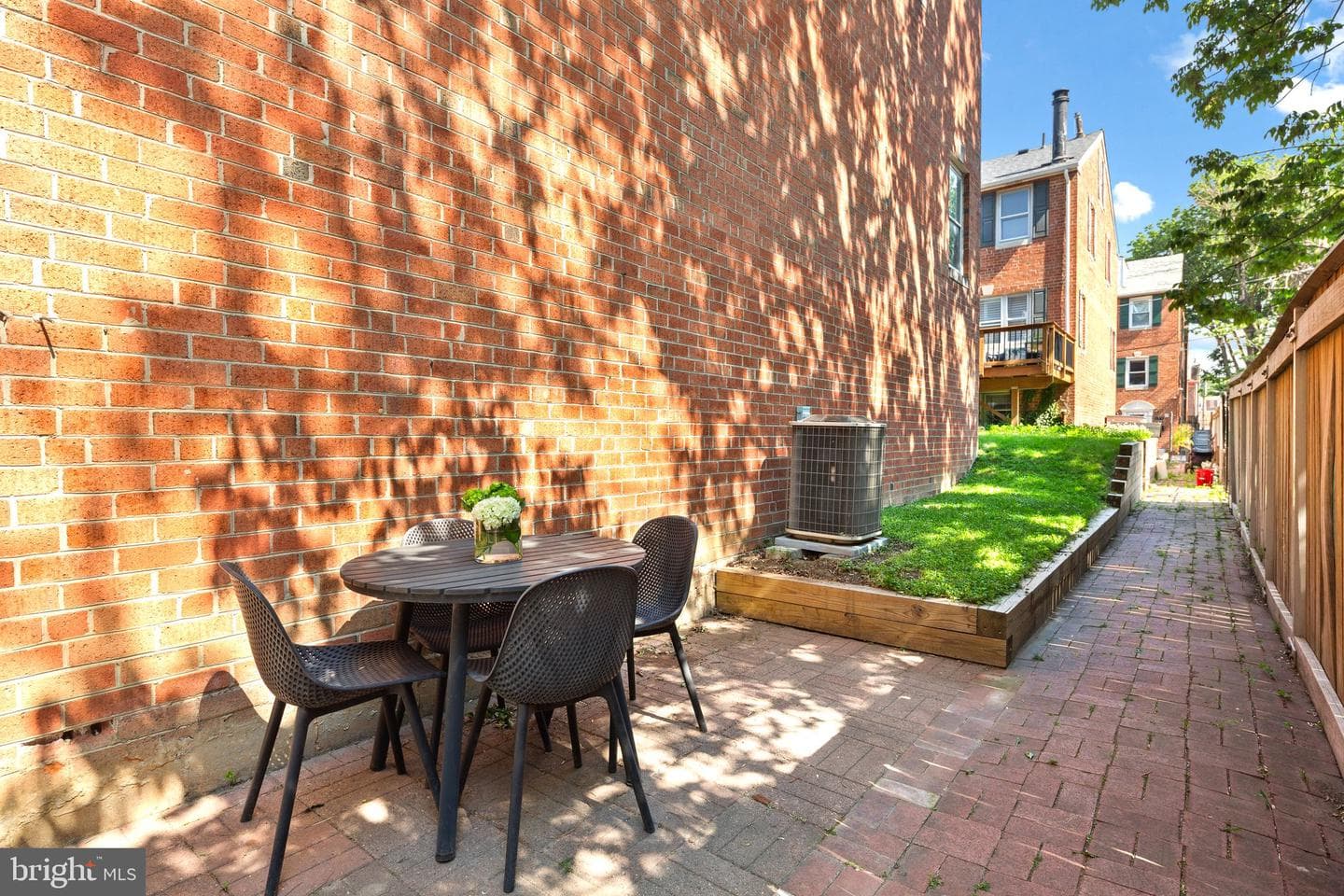 217 Titan Street photo 24