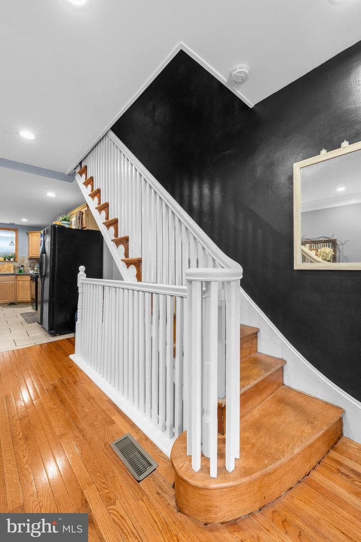 2534 S Sartain Street photo 5
