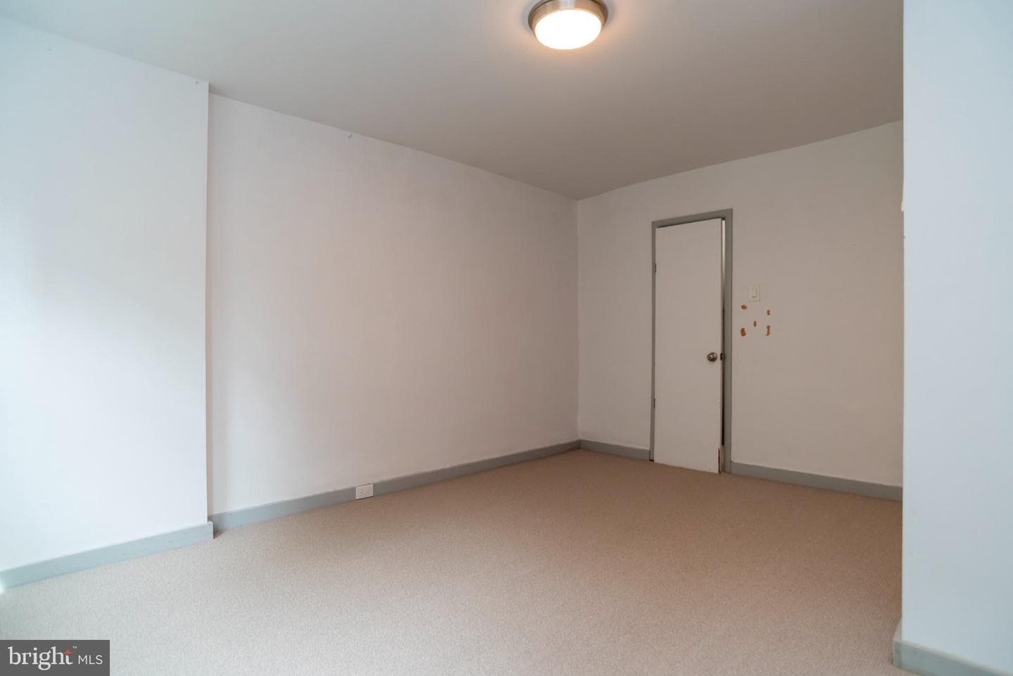 419 Gaskill Street photo 11