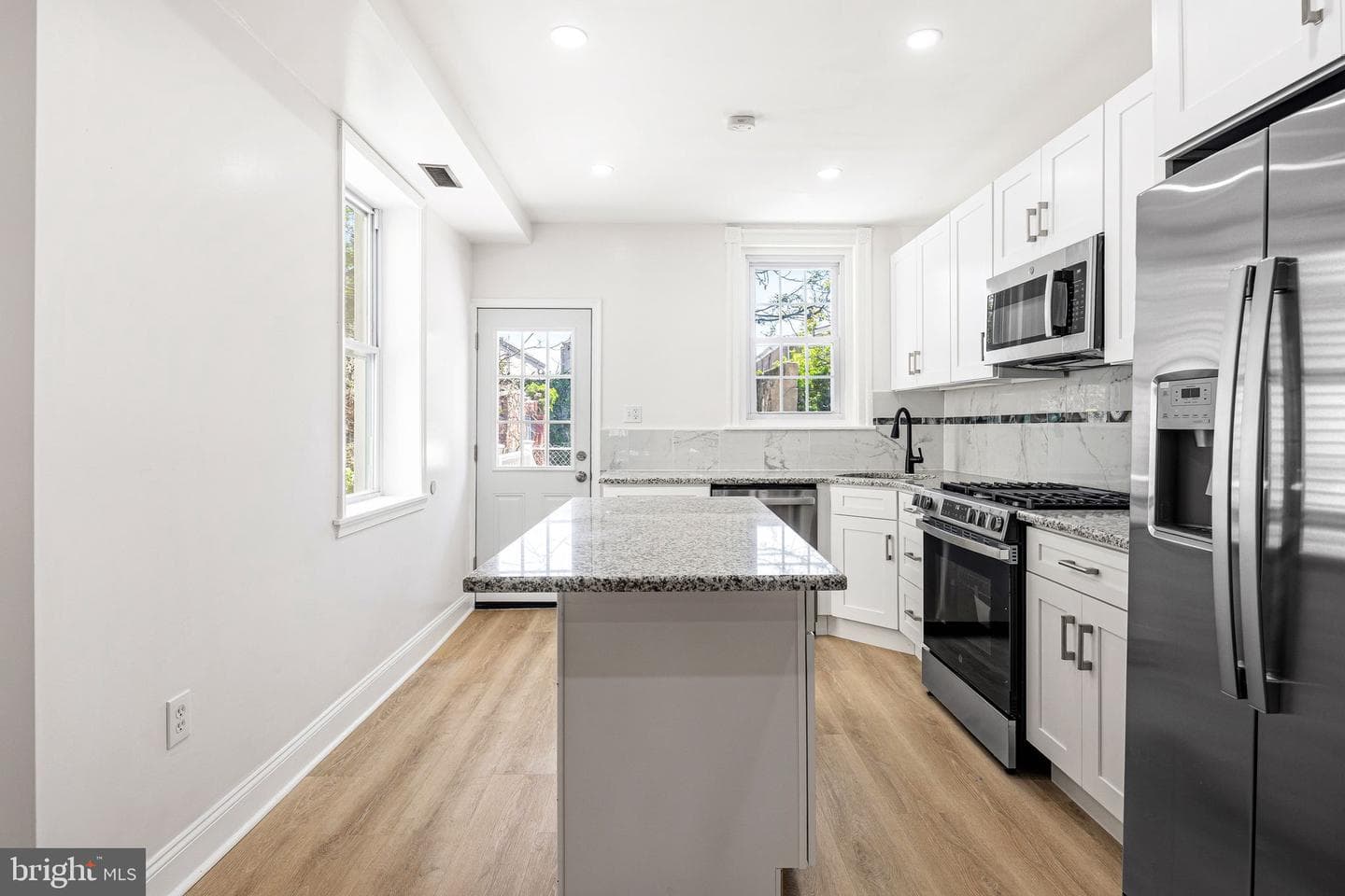 5520 Greenway Avenue photo 9
