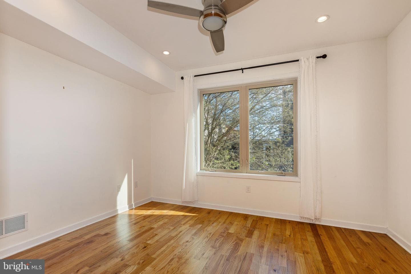 1822 Titan Street photo 15