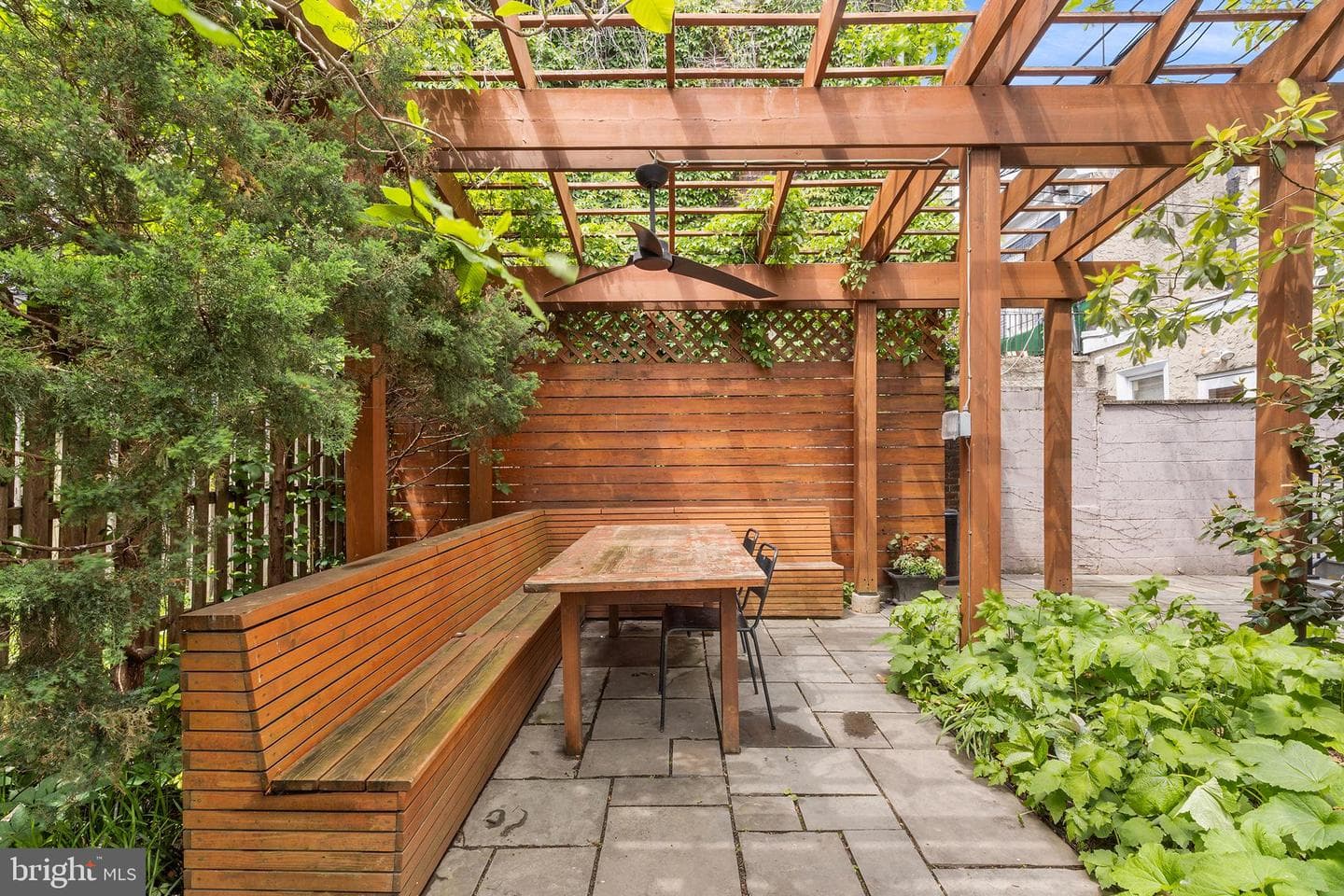 1610 Wharton Street photo 36