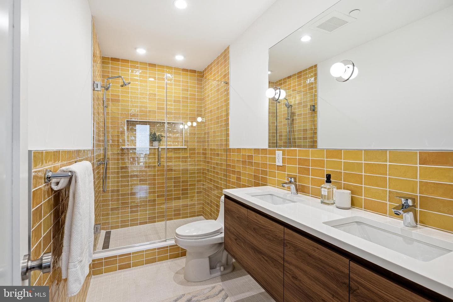 629 E Thompson Street photo 33
