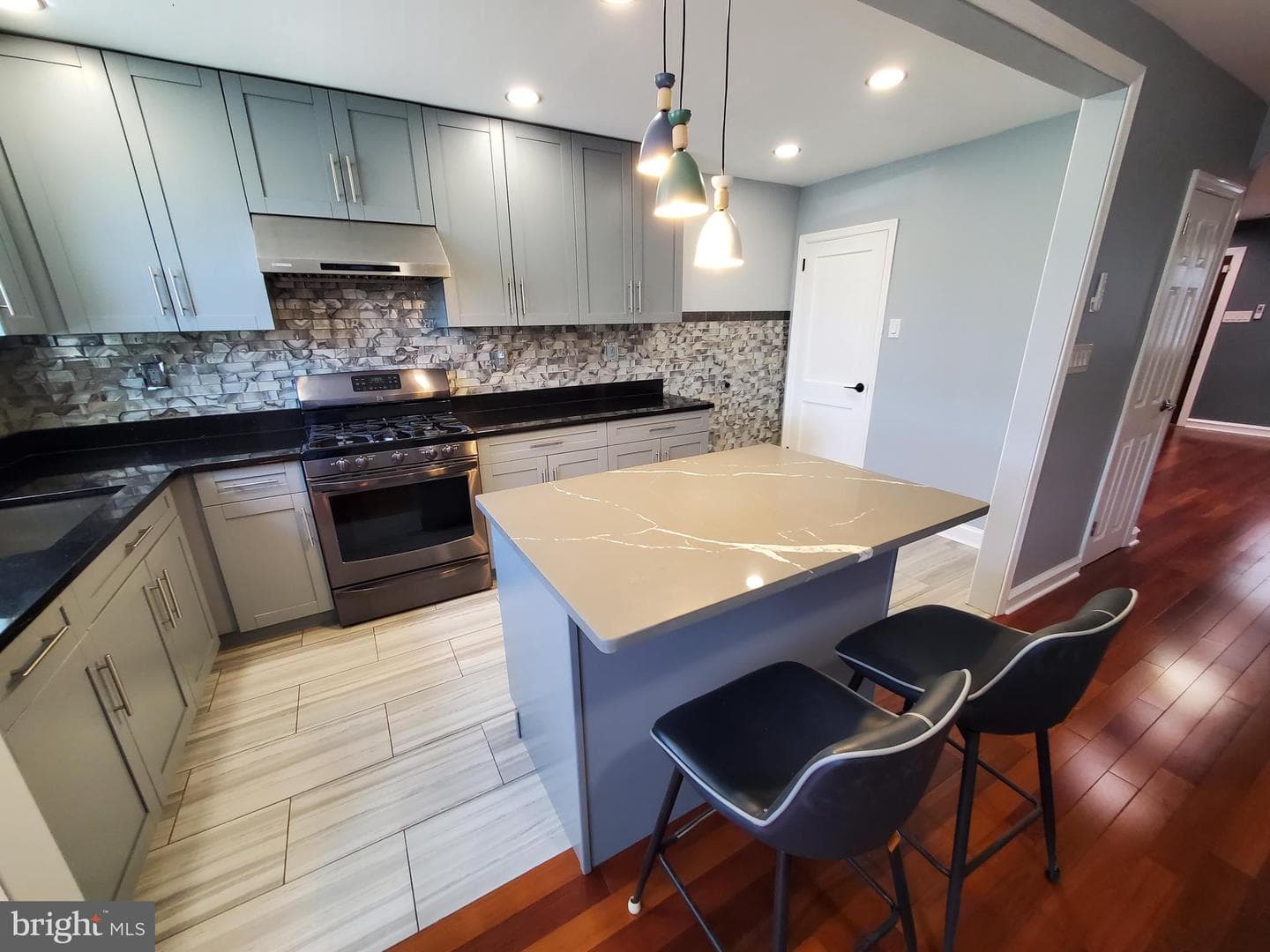 676 Mayfair Street photo 18